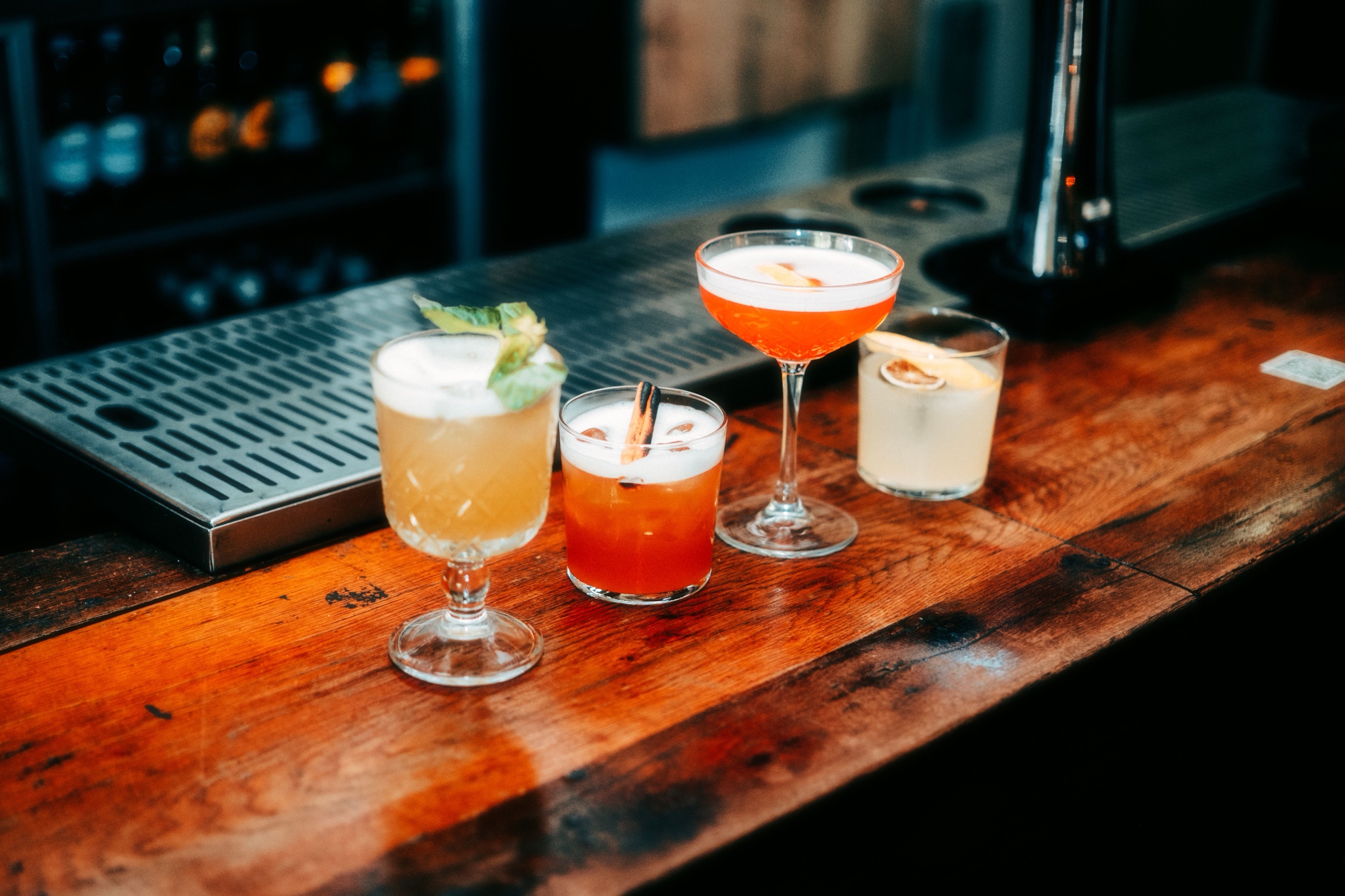 Cocktail with kiwi being poured
